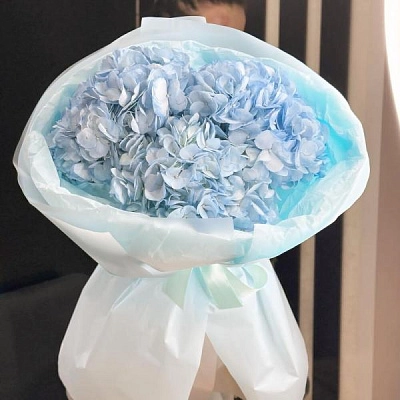 Букет из голубых гортензий